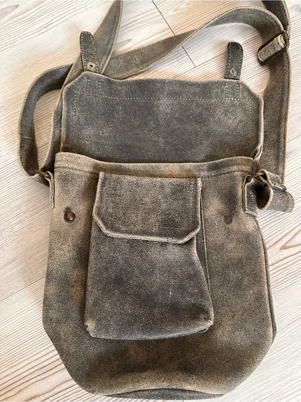 Military green leather Crossbody Bag for Men